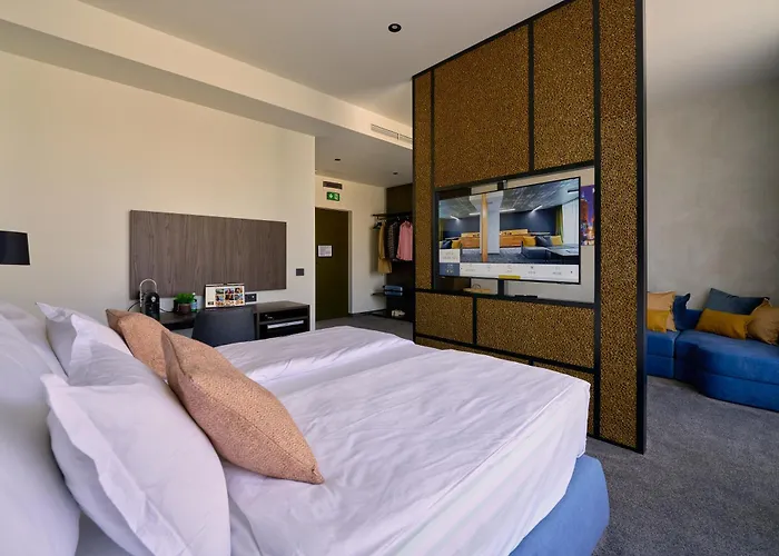 Adella Boutique Hotel - Free Secured Parking