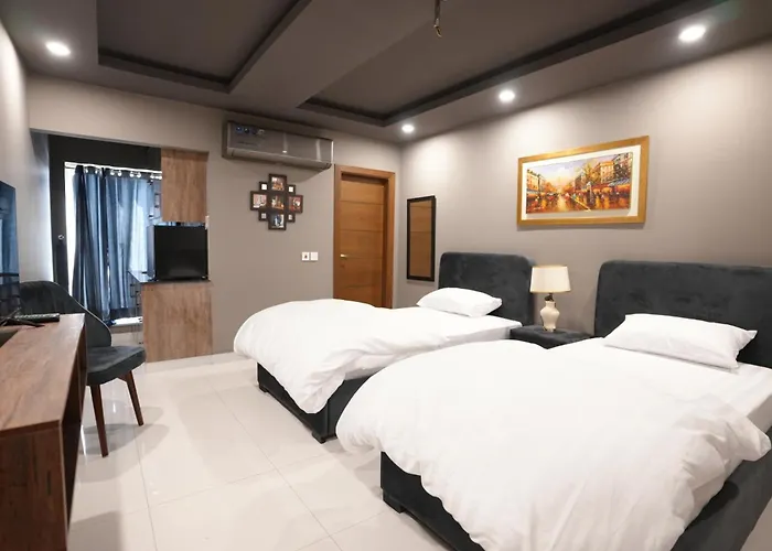 Hotel Crossroads