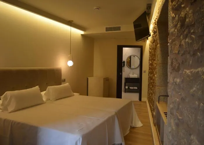 Corona de Galicia Rooms