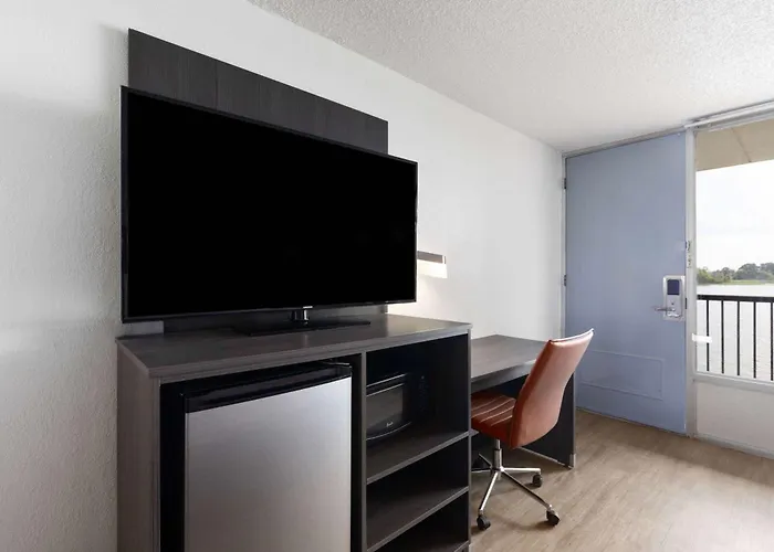 Super 8 By Wyndham Riverside Al