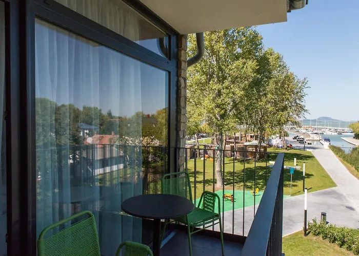 Fenyves Yacht Club Superior