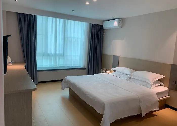 M Hotel Xiamen Haicang Maqing Road Metro Station