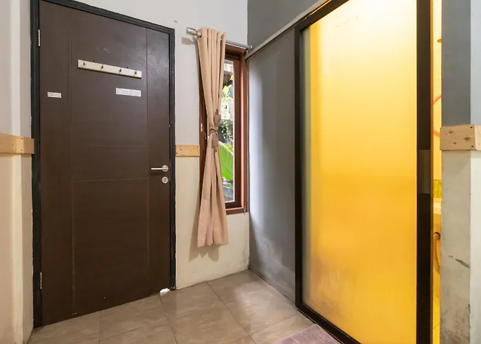 Safaraz Garden Near Galaxy Bekasi Mitra Reddoorz