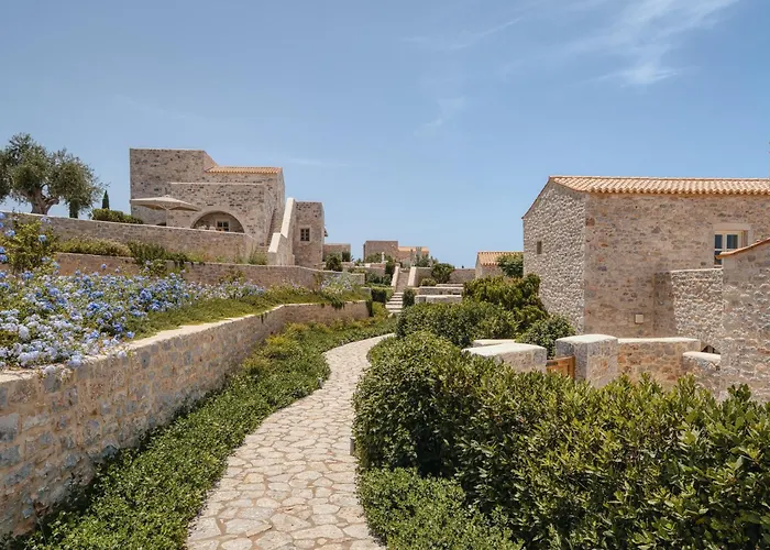 Bassa Maina Villas & Suites