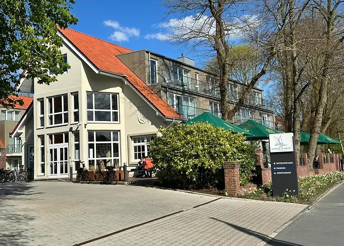 Hotel Schoene Aussicht, Stilvoll Modern, Direkt Am Ruestersieler Hafen