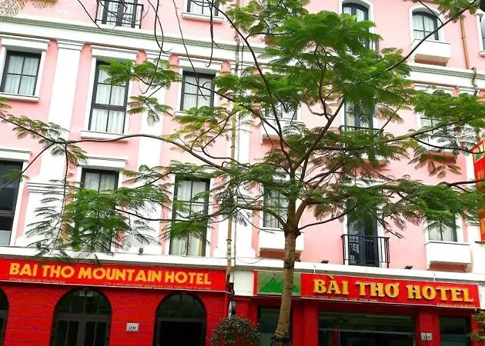 Bài Thơ Mountain Hotel