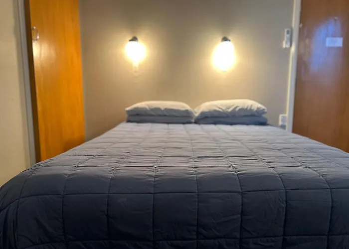 Merrylees Budget Hotel
