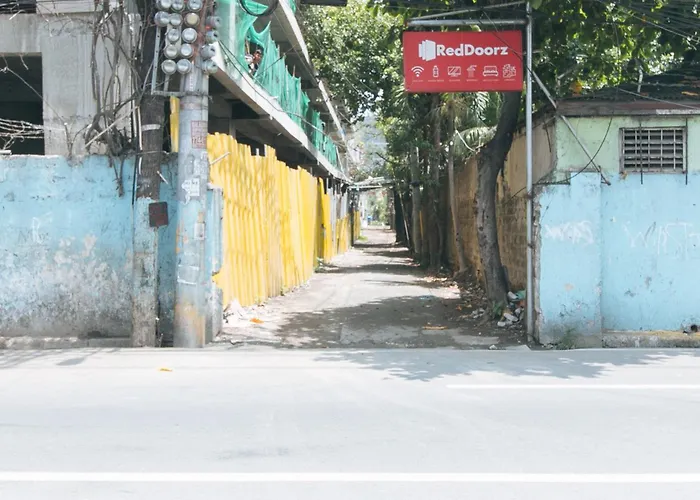 Reddoorz Plus Near Tambo Paranaque
