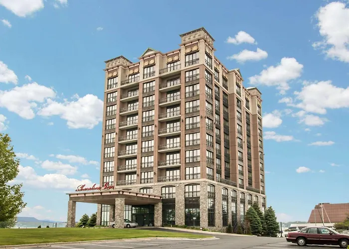 Shoreline Inn & Conference Center, An Ascend Collection Hotel