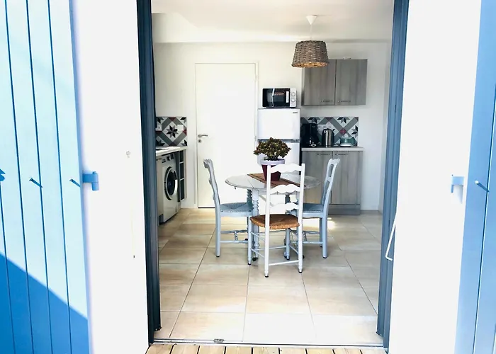 Residence Clos des Aigrettes -Appartements a 30m du Port de La Cotiniere , Ile d Oleron -commerces et plages a pied