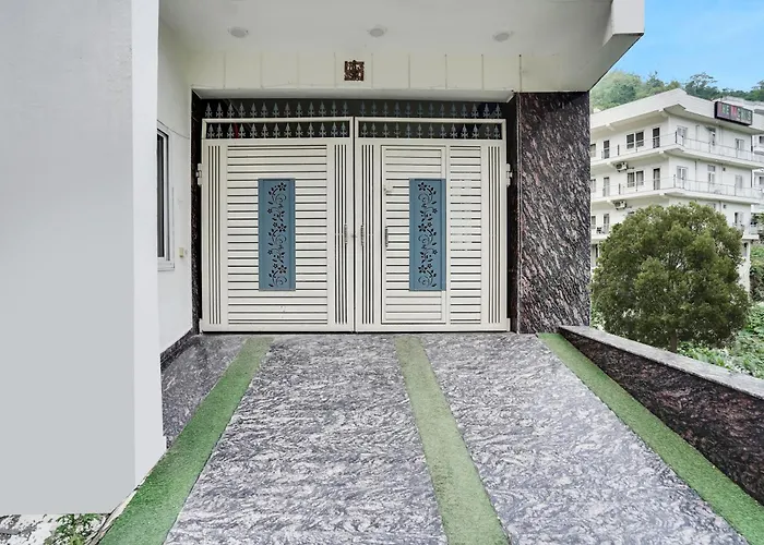Super Townhouse Tapovan