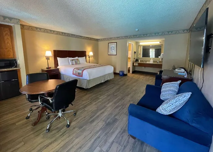 Travelodge By Wyndham Costa Mesa Newport Beach Hacienda