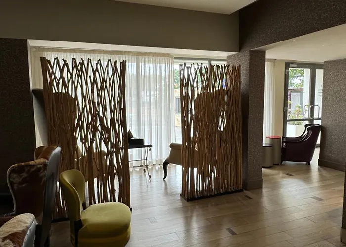 The Palms By Eagles Airport Residential