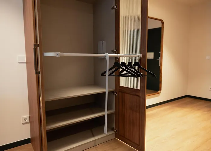 Batimont Suites & Apartments