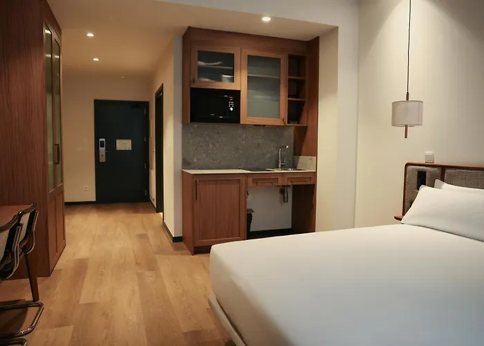 Batimont Suites & Apartments