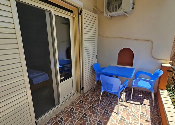 Friends House - Borsh Hotel