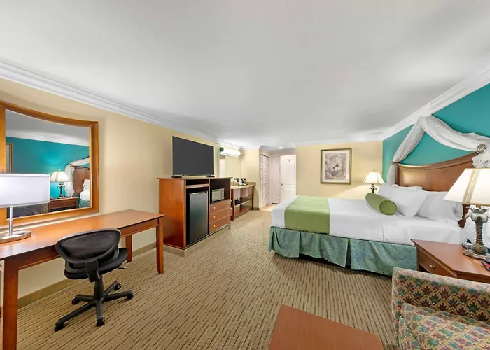 Best Western Harbour Inn & Suites Huntington - Sunset Beach