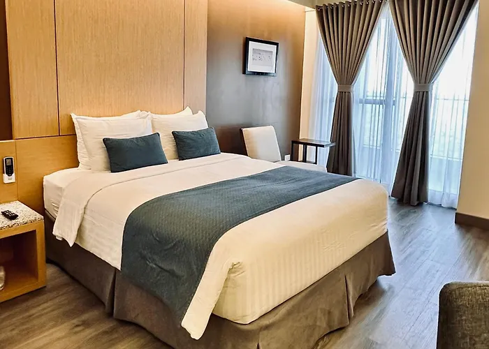 West Plaza Hotel At Lebuu Street