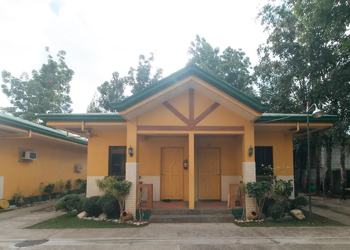 Reddoorz @ Farm Side Hotel Laoag City