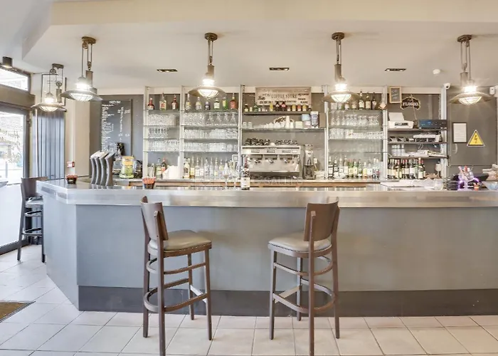 Hotel Trianon Saint Ouen