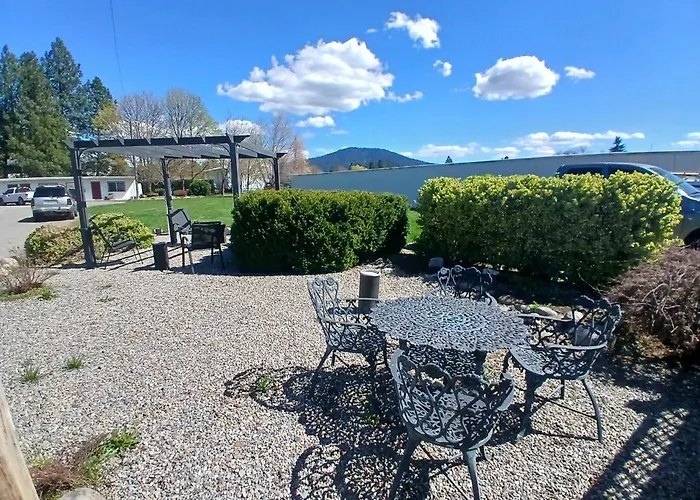 Silver Lakes Inn