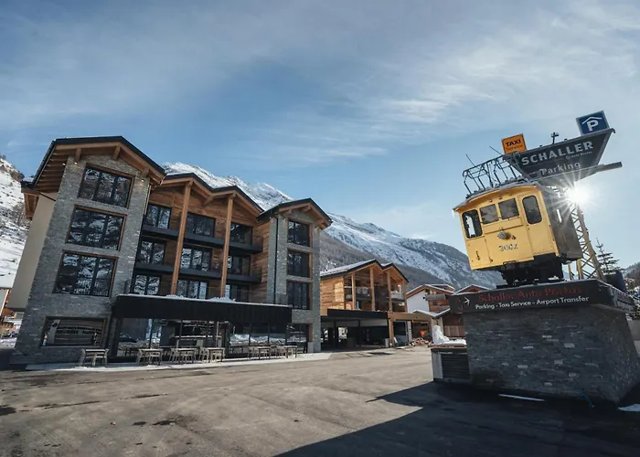 Hotel Porta Cervino - Parking & Dining