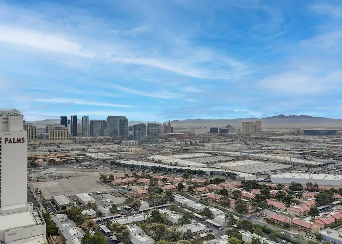 Ava Suite 37Th Flr Balcony Strip Views Palm Place