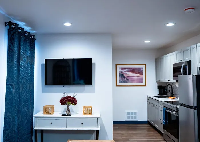 Palmer Suite 101, Hyland Hotel