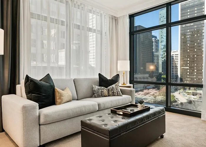 Elegant & Luxury 2 Bed Suite Close To Convention Centre