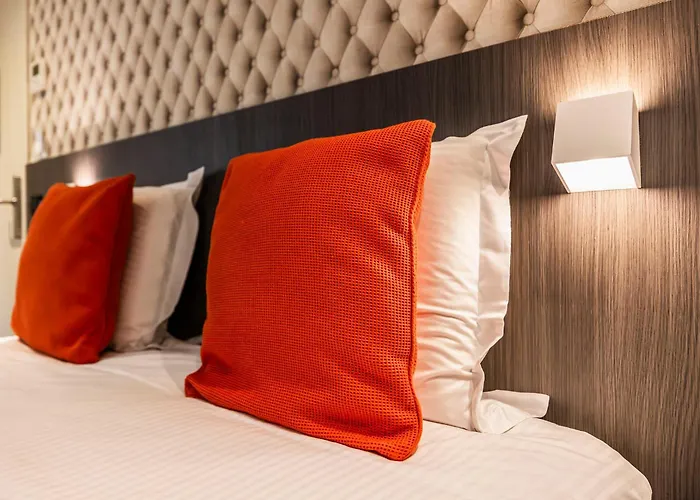 Square Hotel