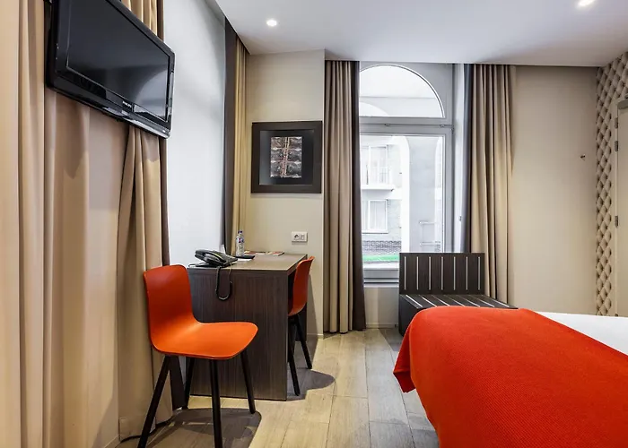 Square Hotel