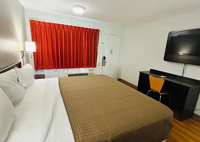 Super 7 Inn Tupelo