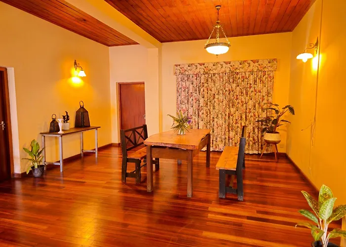 The Loris Manor
