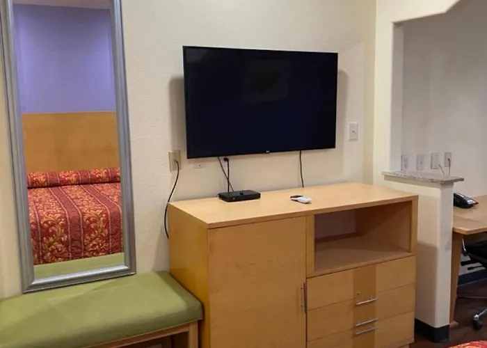 Relax Inn & Suites