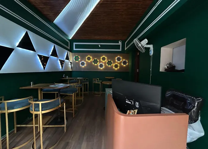 India Hotel And Restaurant