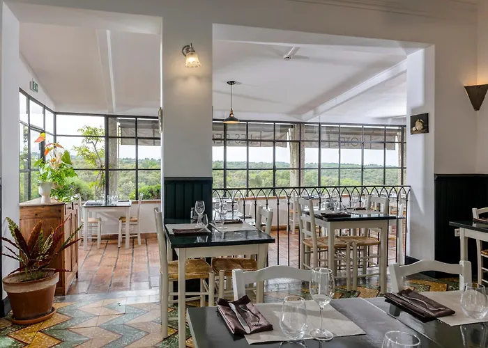 Hôtel Restaurant Les Remparts