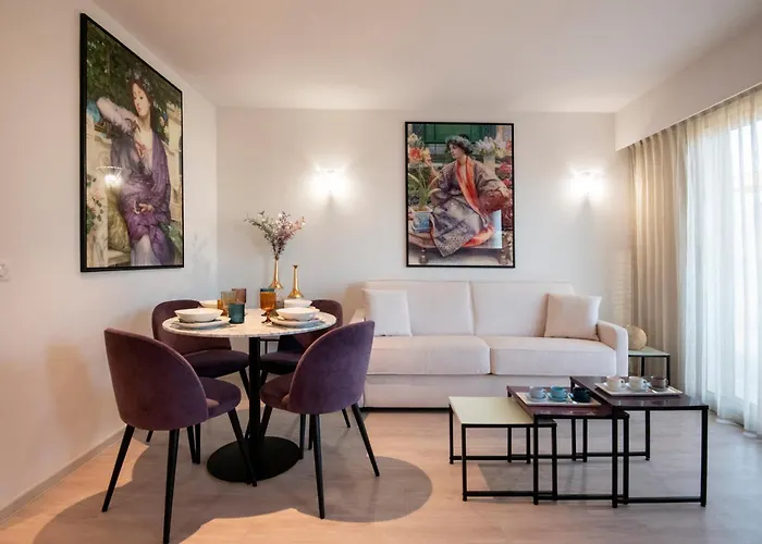 Résidence Hôtelière Chambord au coeur de Menton - entièrement rénovée