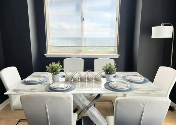 Elegant King Suite Metro Dc