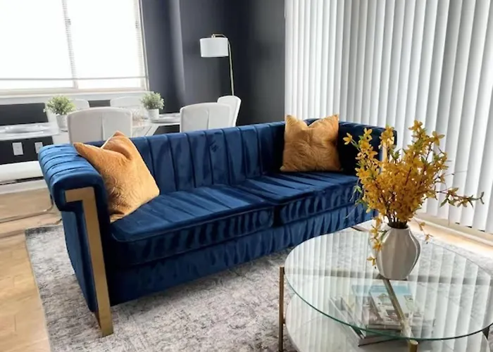 Elegant King Suite Metro Dc