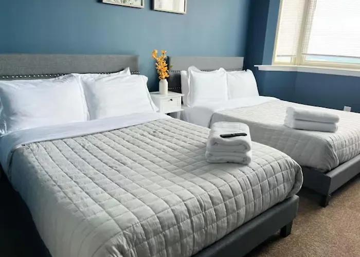 Elegant King Suite Metro Dc