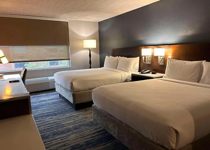 Skyline Hotel Detroit Airport, Surestay Collection By BW