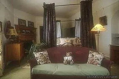 Offline: Galen C Moses House B And