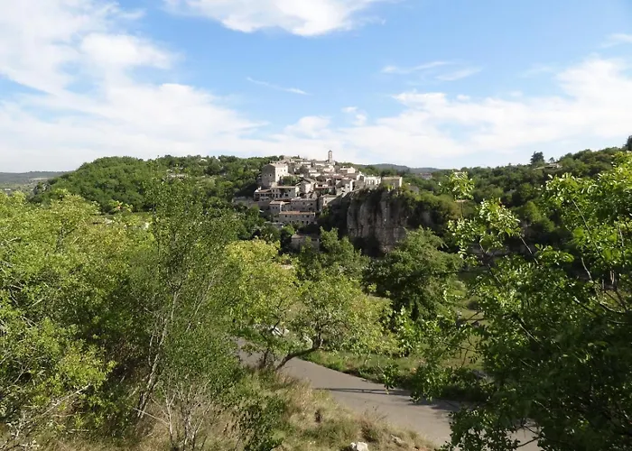 Auberge Les Voûtes - Chambres d'hôtes à Lanas, Sud Ardèche - Demi-Pension