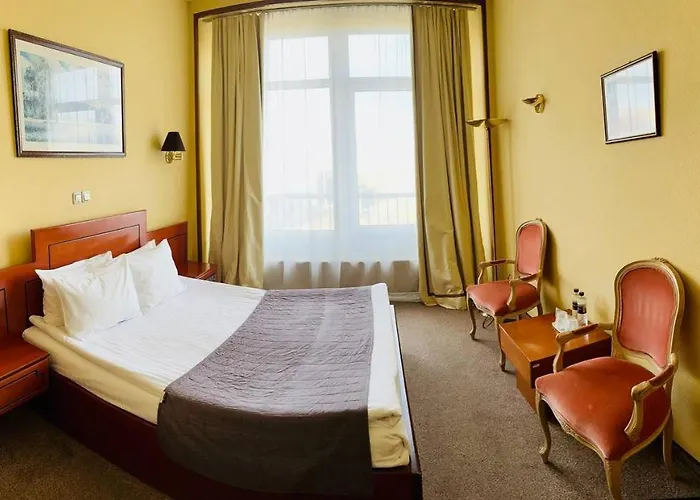Готель Дніпро Dnipro Hotel