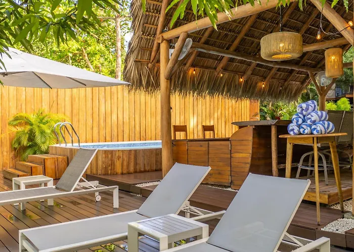 Isla Chiquita Glamping Hotel