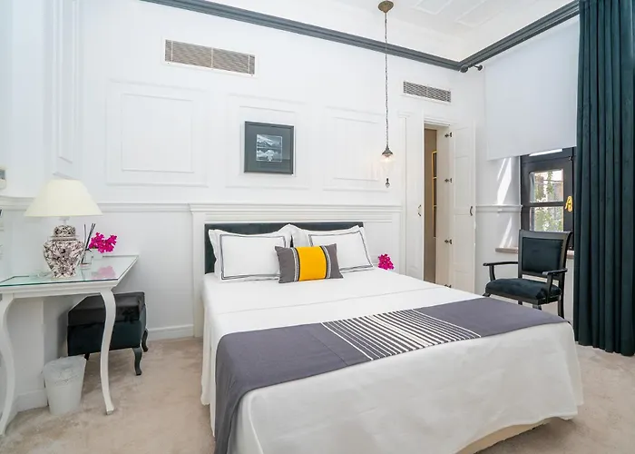 Siyah Lale Cunda 1841 (Adults Only)