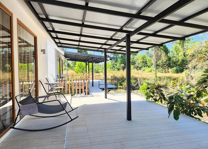 The Duck Cafe And Resort