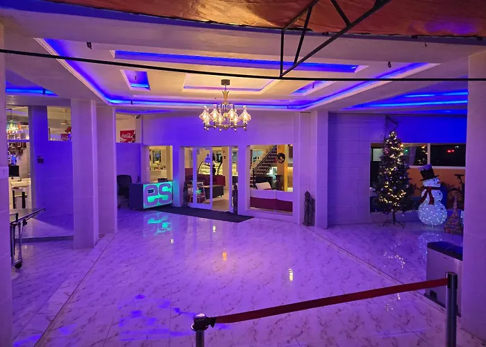 Woodpecker Resort Hotel