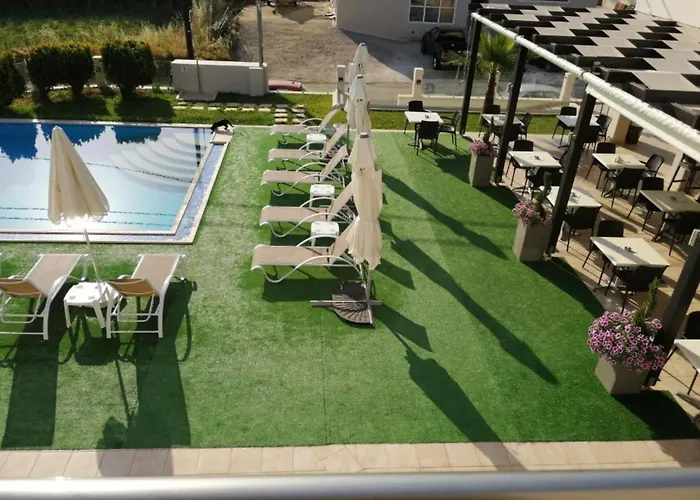 Carisa Suites And Apartments