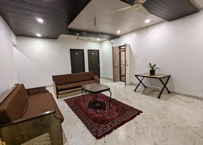 Hotel And Villa Samarth Palace